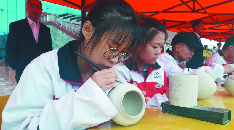 首届中国·依安陶瓷文化艺术节开幕